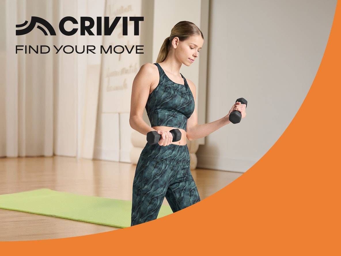 Frau in Sportkleidung mit Hanteln, auf einer Fitnessmatte, mit dem Text 'FIND YOUR MOVE'.