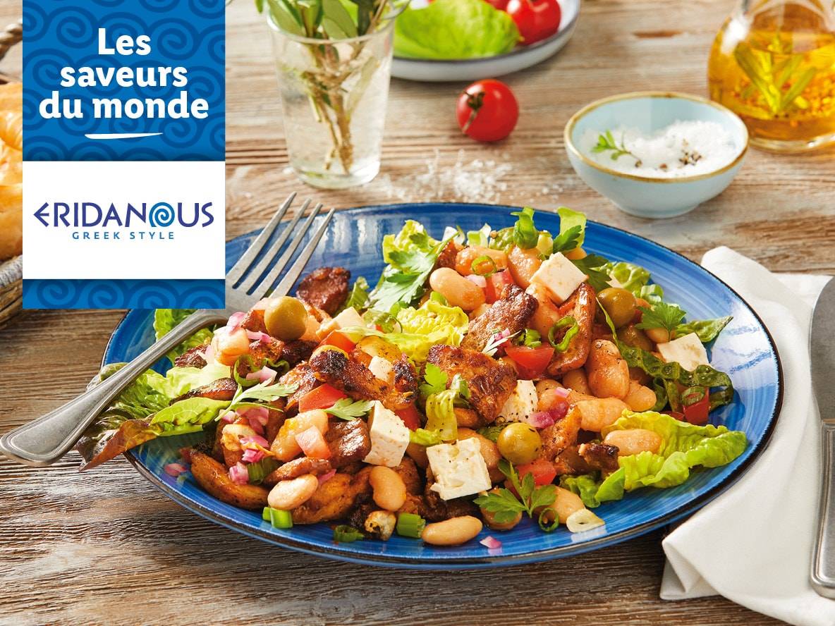 Salade grecque Eridanous : haricots blancs, feta, poulet et olives.
