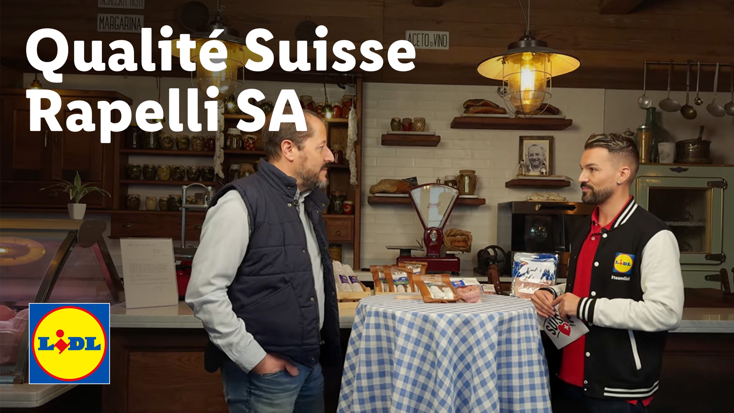 Qualität Suisse Rapelli SA, zwei Männer unterhalten sich in einem Lidl-Geschäft.