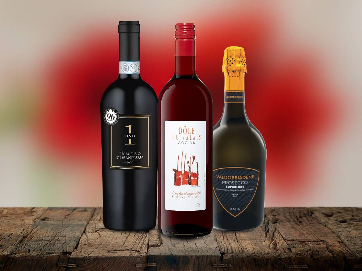 Drei Weinflaschen: ein Primitivo di Manduria, ein Dôle du Valais und ein Valdobbiadene Prosecco.