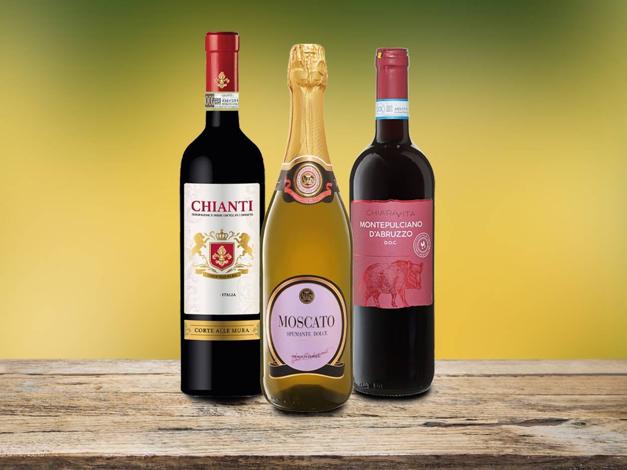 Drei Flaschen italienischer Wein: Chianti, Moscato Spumante und Montepulciano d'Abruzzo.