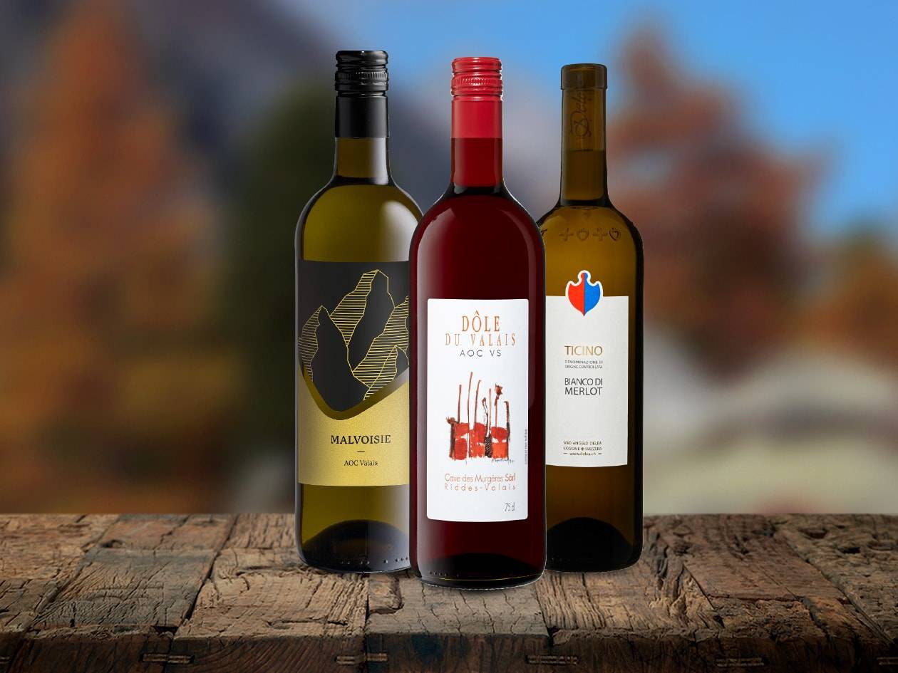 Trois bouteilles de vin suisse : Dôle du Valais, Malvoisie et Ticino Bianco di Merlot.